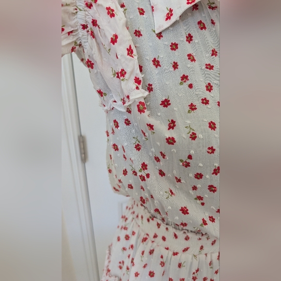Skylar + Madison White Dress with Red Floral Pattern Size Small - Picture 4 of 10